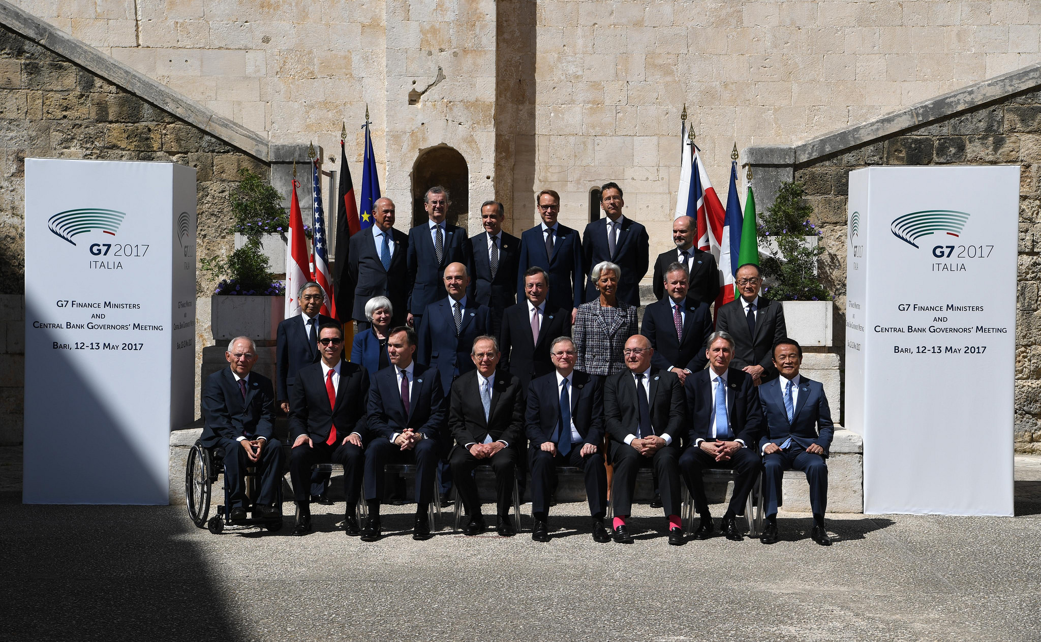 Governor Visco and Minister Padoan at the G7 Finance