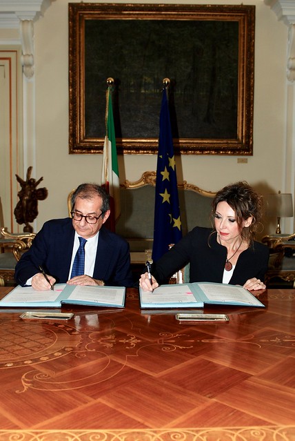 Firma dell'accordo tra lo Stato e la Regione Valle D'Aosta - Sfoglia l'album su Flickr