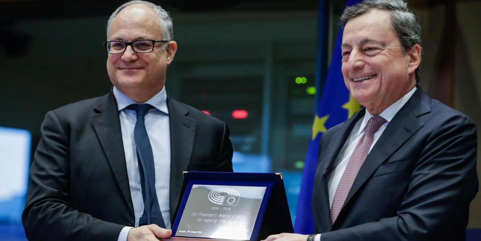 Il Ministro Gualtieri e Mario Draghi alla cerimonia di saluto